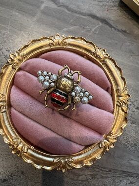 Gold Bee ring with Pearl and Red/Black accents size 6 fashion new